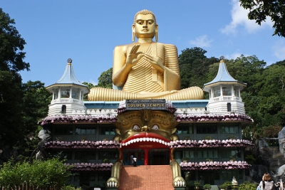 Photo : Golden Buddha and Buddhist Museum at Dambulla (Sri Lanka) - Julie Anne Workman